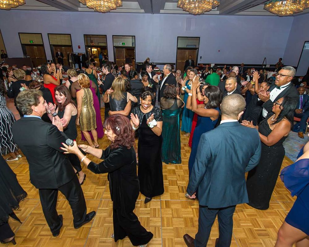 Links Green Ball dancing